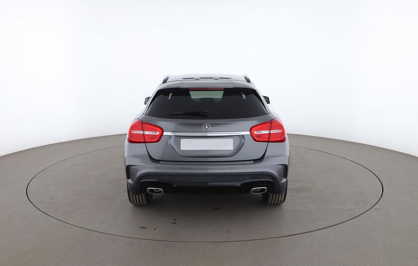 Mercedes-Benz GLA – 180 d Fascination 7G-DCT