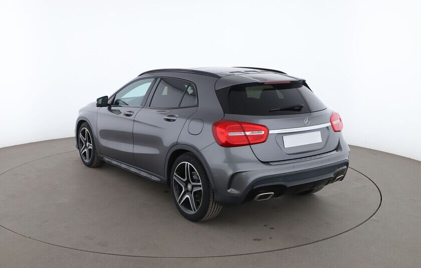 Mercedes-Benz GLA – 180 d Fascination 7G-DCT